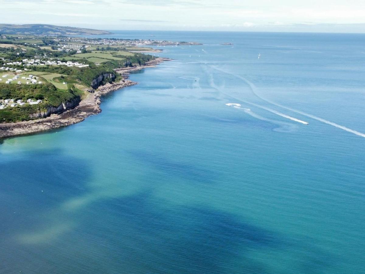 Pass The Keys 2 Bed Sea View Apartment With Balcony Parking Benllech Exterior foto