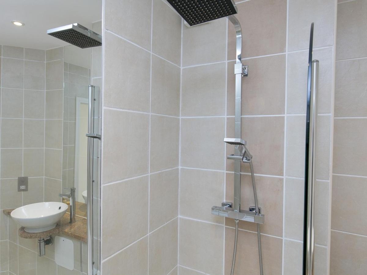 Pass The Keys 2 Bed Sea View Apartment With Balcony Parking Benllech Exterior foto